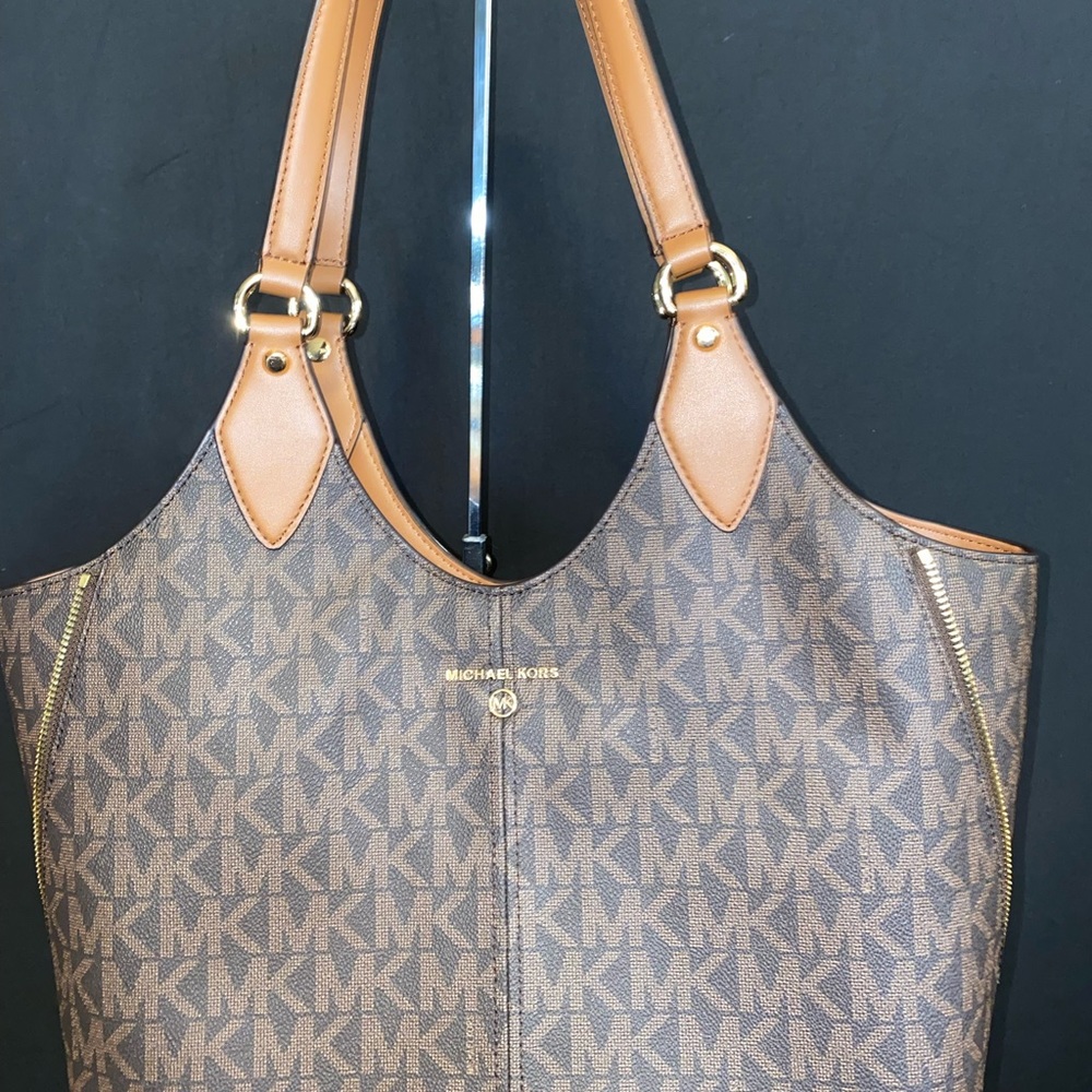 Michael Kors NWTs shoulder tote leather bag